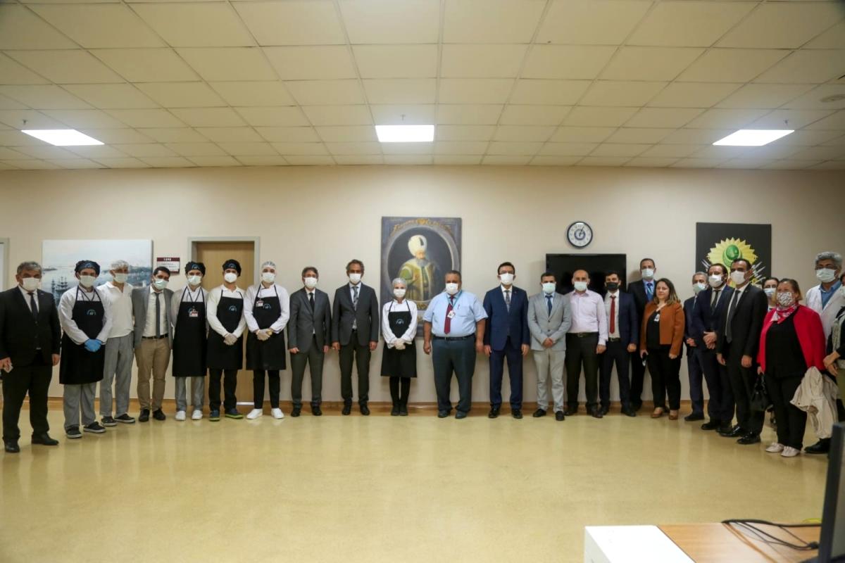 Lise öğrencileri yemek üretimi ile Türkiye birincisi konumunda