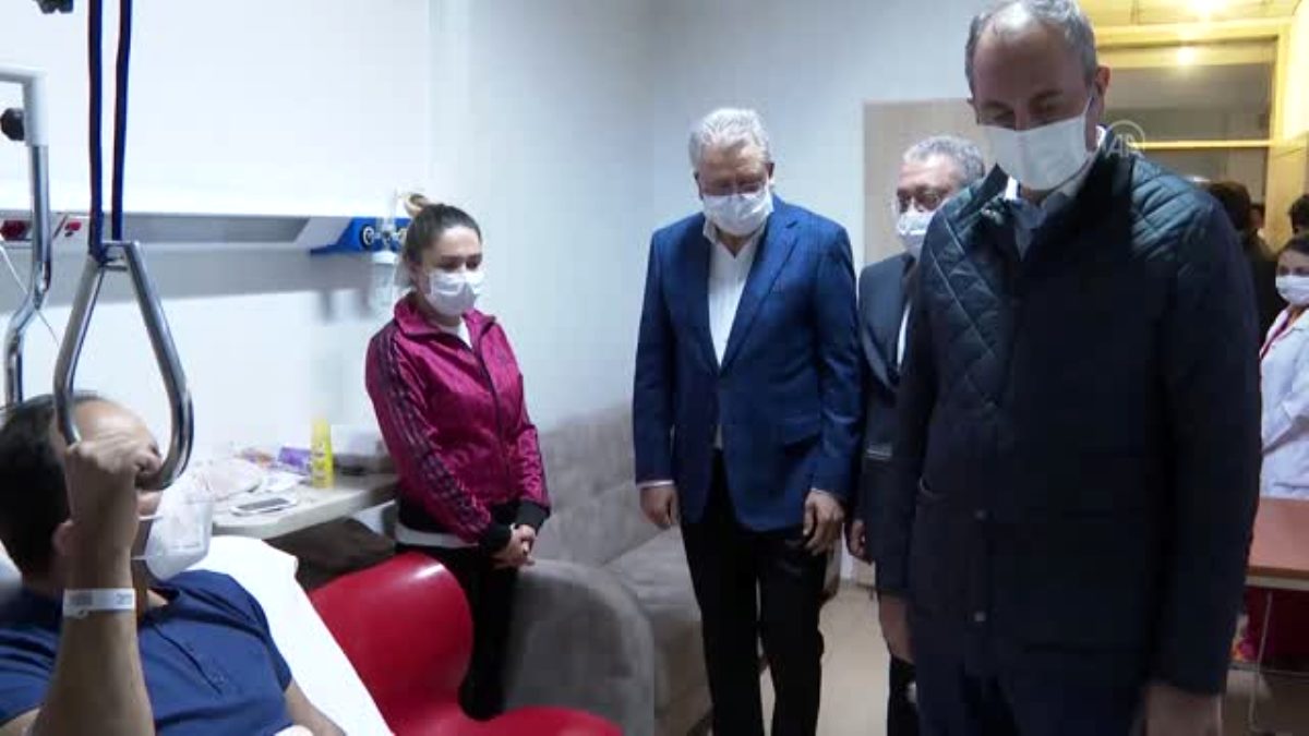 Son dakika haber: Adalet Bakanı Gül, tedavi gören depremzedeleri ziyaret etti