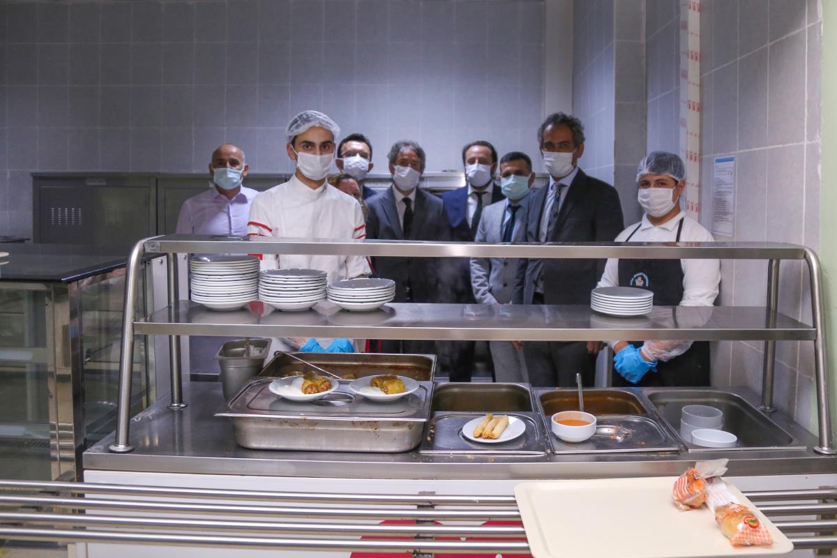 Kanuni Sultan Süleyman Eğitim ve Araştırma Hastanesinin yemekleri, meslek lisesi tarafından pişiriliyor