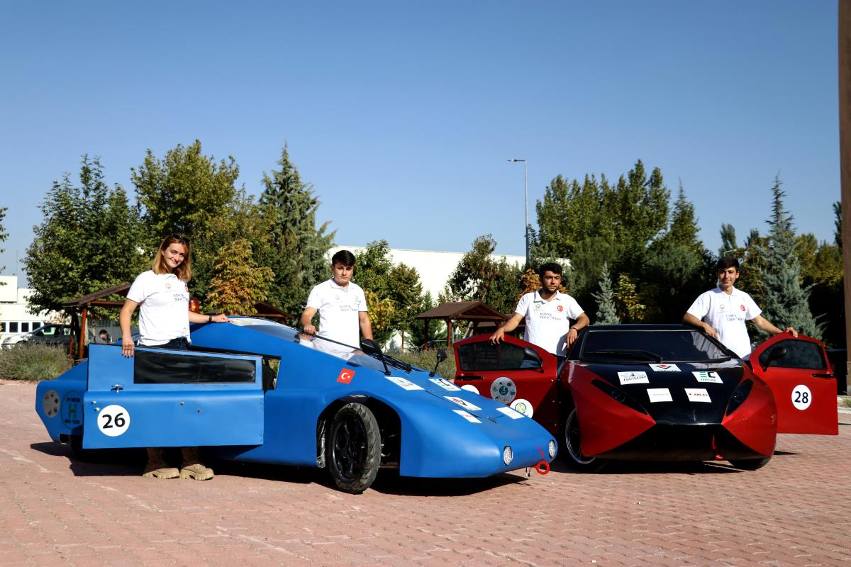 Üniversiteliler elektromobil ve hidromobil kategorisinde iki otomobil yaptı