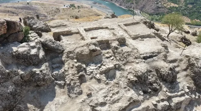 3 bin yıllık tarihi kaleden Osmanlı karakolu çıktı