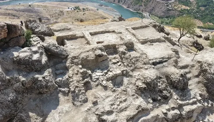 3 bin yıllık tarihi kaleden Osmanlı karakolu çıktı