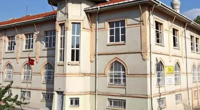 500 yıllık okulun duvarlarında ortaya çıkan esrarengiz sembollerin sırrı çözüldü