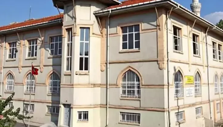 500 yıllık okulun duvarlarında ortaya çıkan esrarengiz sembollerin sırrı çözüldü